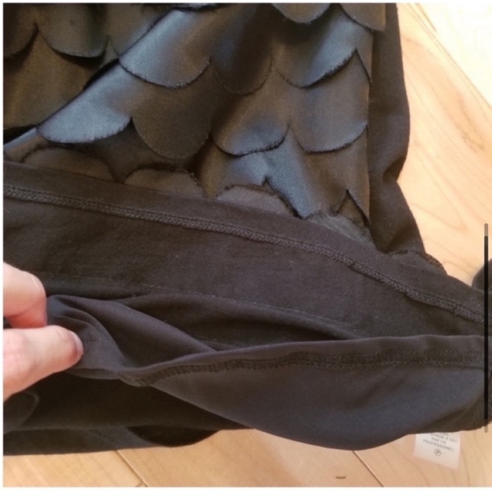 Magaschoni black scalloped ruffle dress short sleeved size medium - Picture 6 of 8